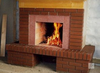 Основание камина из красного кирпича Основание камина из красного кирпича